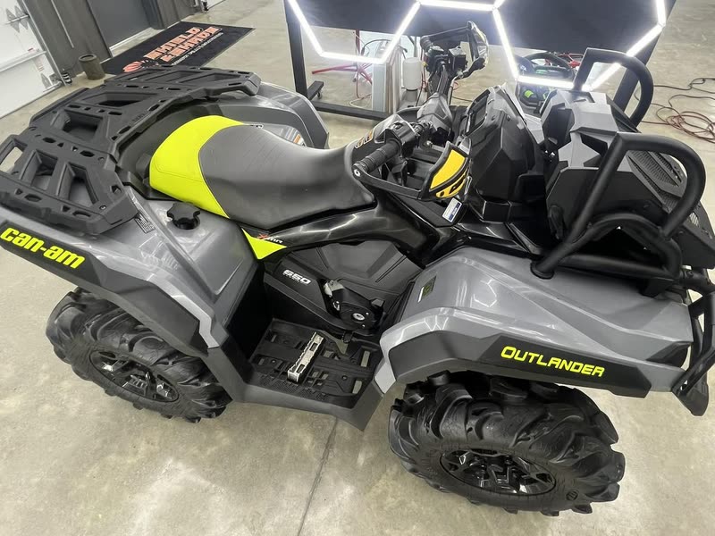 Can-Am Outlander XMR 650 from the side